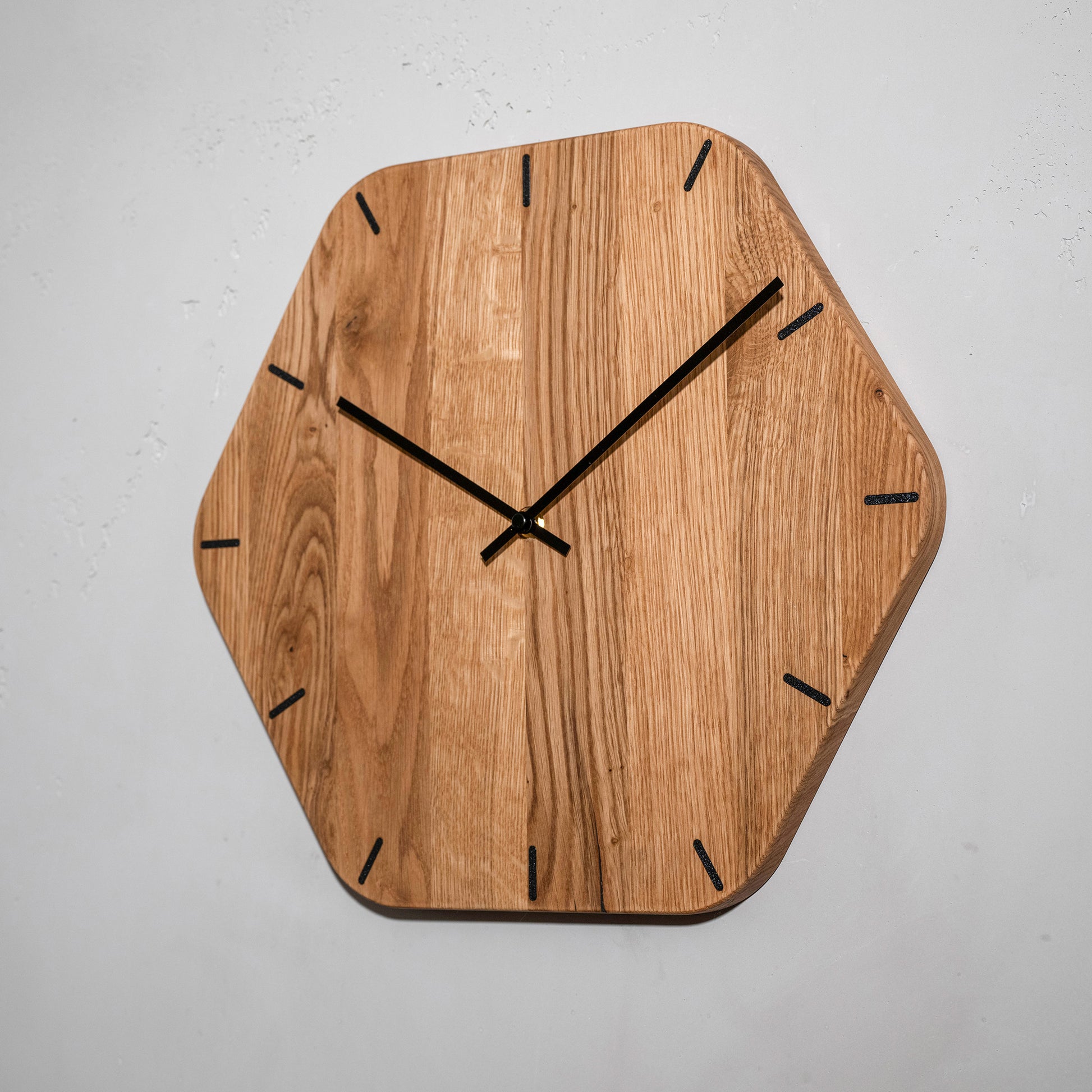 Luxhora Pura Wanduhr aus Eichenholz