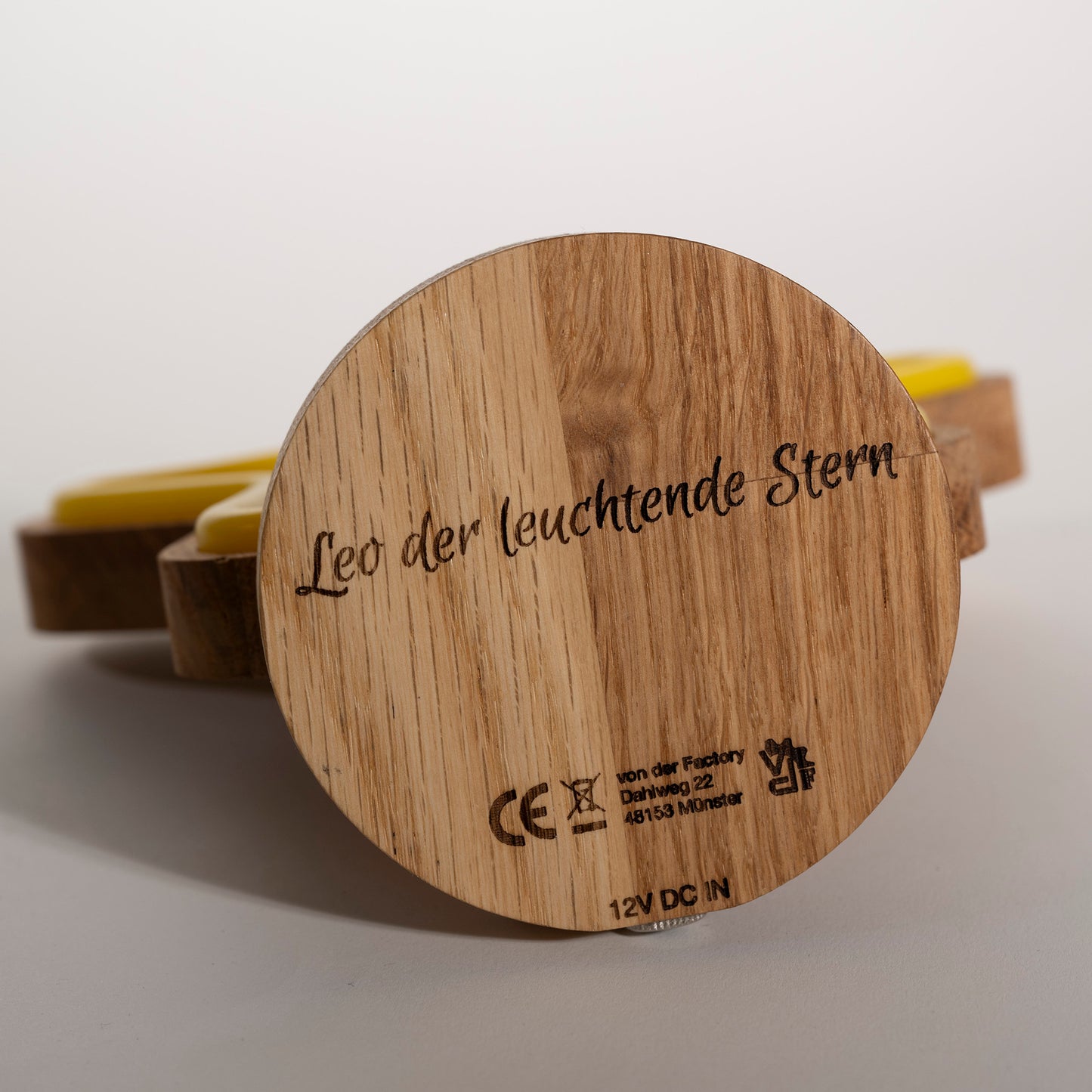 Lignulux LED Lampe aus Eichenholz- Leo der leuchtende Stern - Unterseite