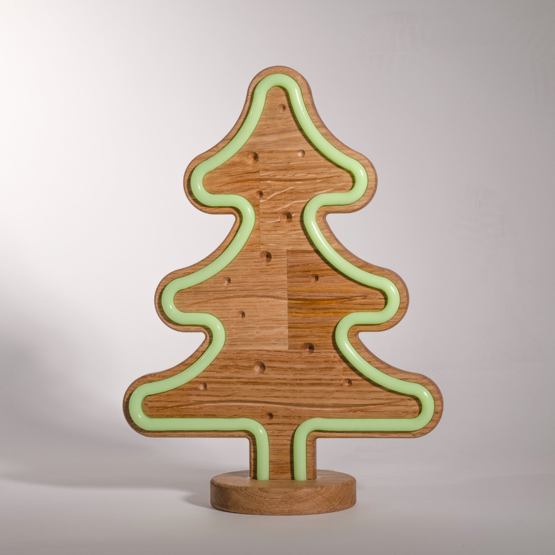 Lignulux LED Lampe aus Eichenholz - Tanja die Tanne - ausgeschaltet