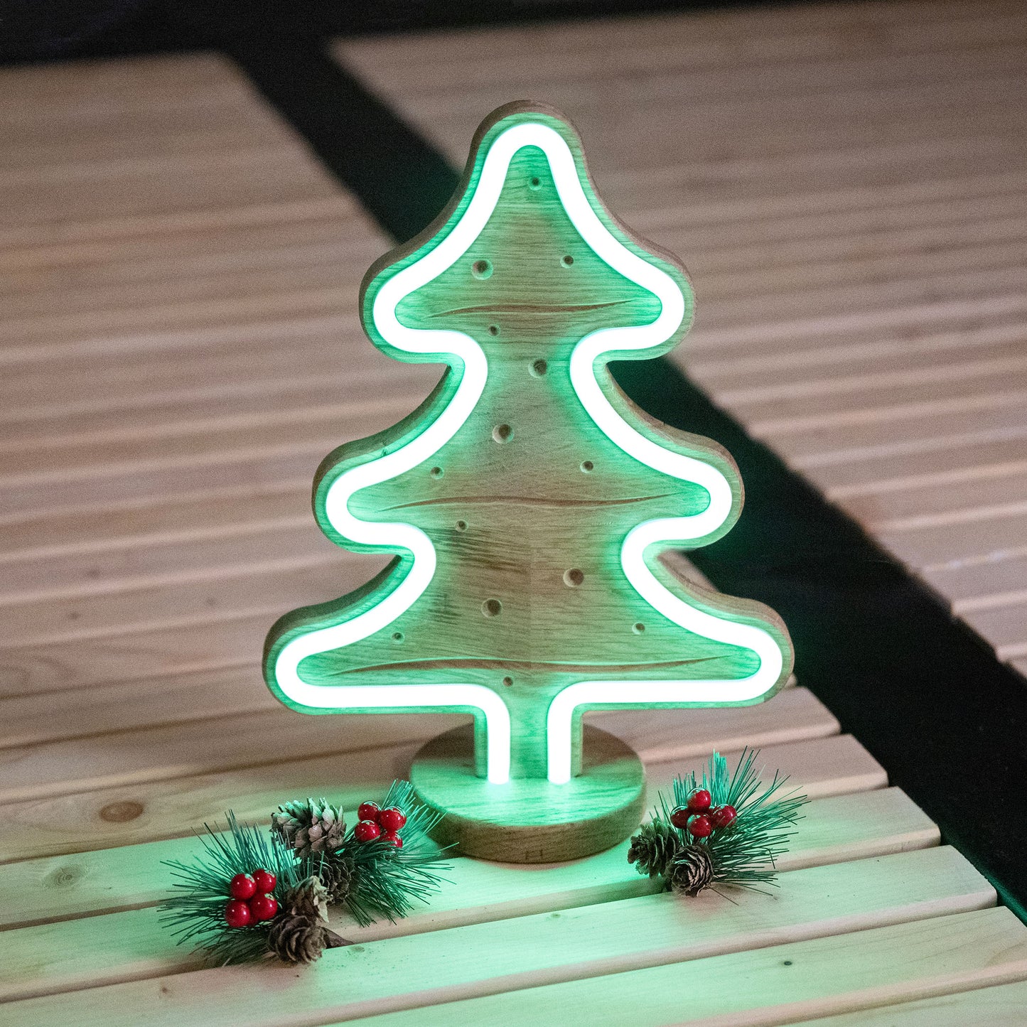 Lignulux LED Lampe aus Eichenholz- Tanja die Tanne - Eingeschaltet Deko