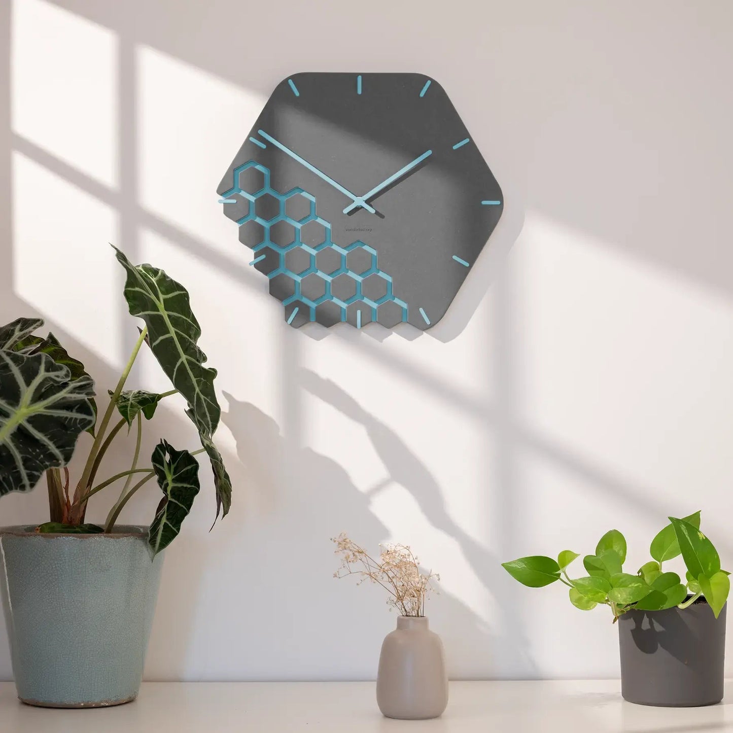 Luxhora Fragmenta – Wanduhr von der Factory