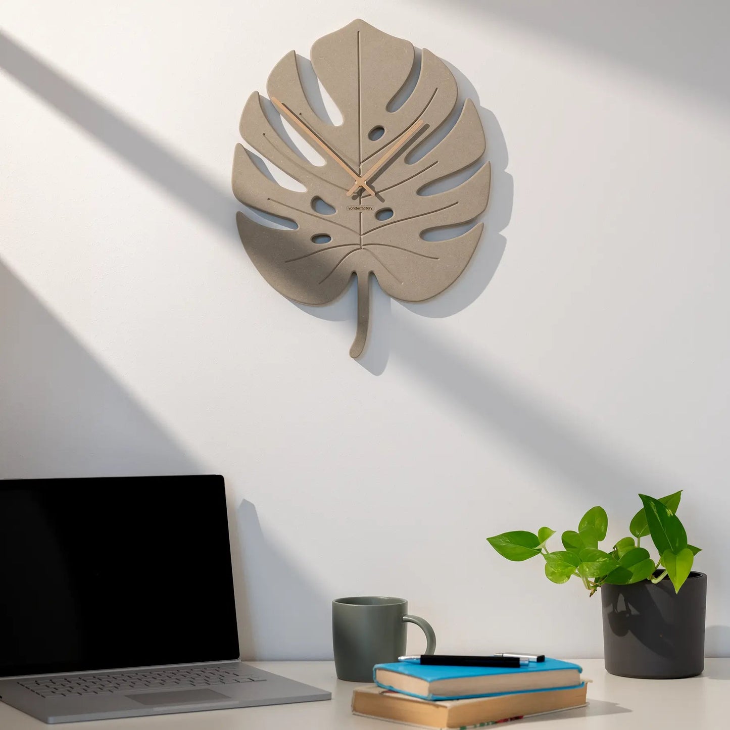 LUXHORA Monstera – Wanduhr von der Factory