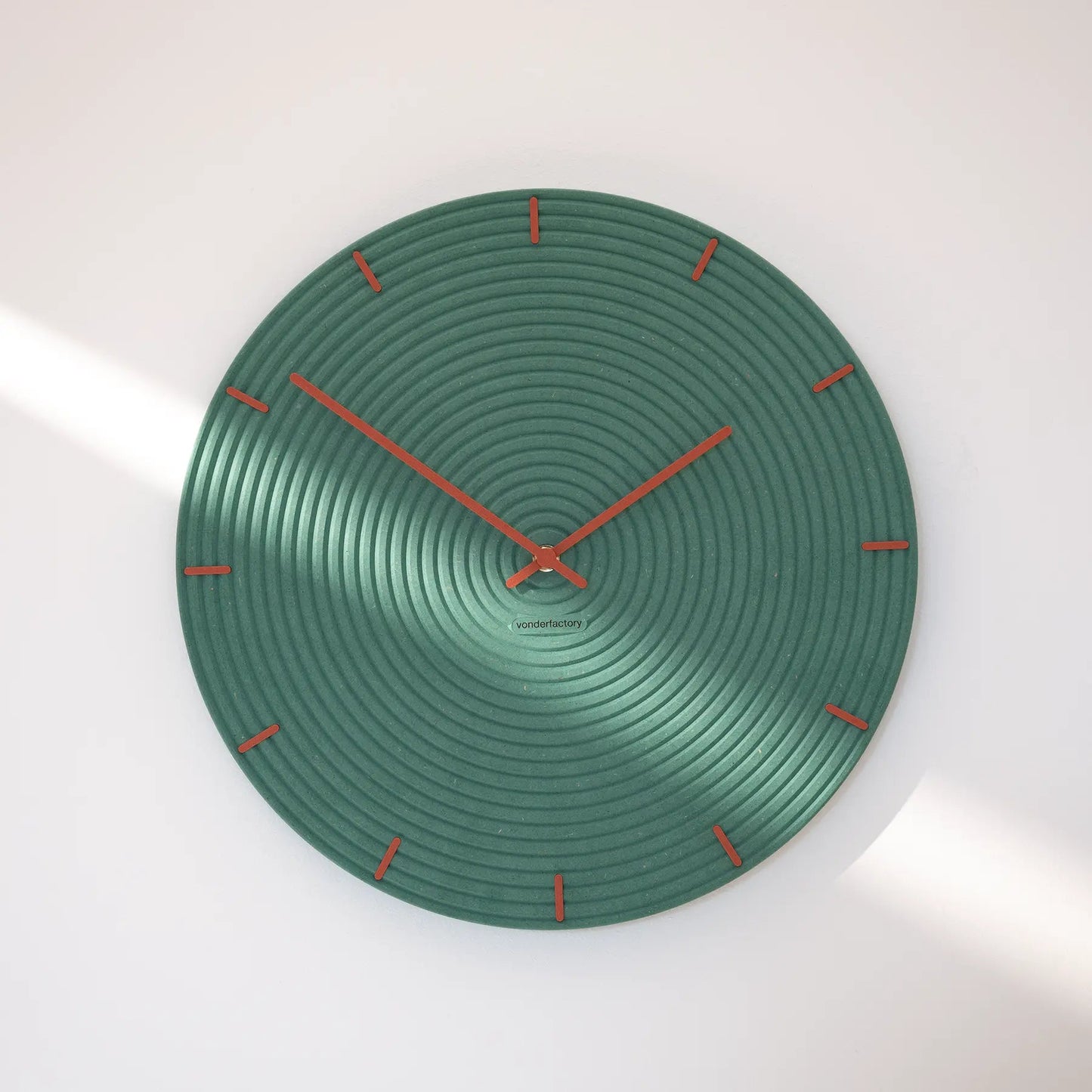 LUXHORA Concentra – Wanduhr von der Factory