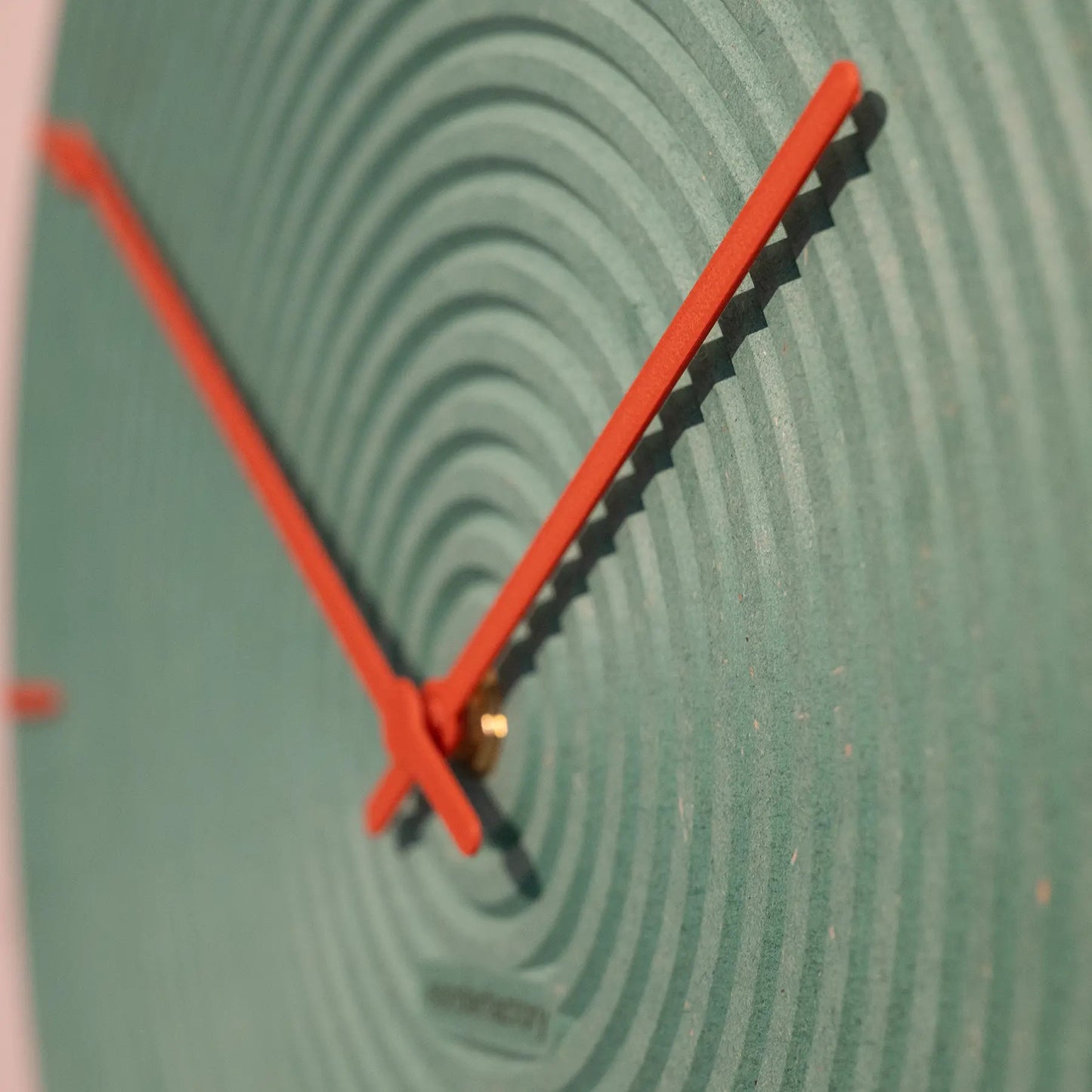 LUXHORA Concentra – Wanduhr von der Factory