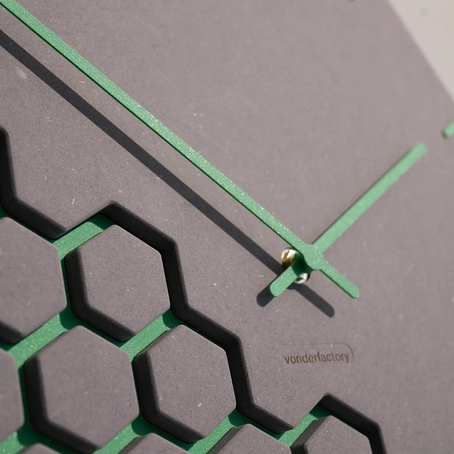 Luxhora Fragmenta – Wanduhr von der Factory