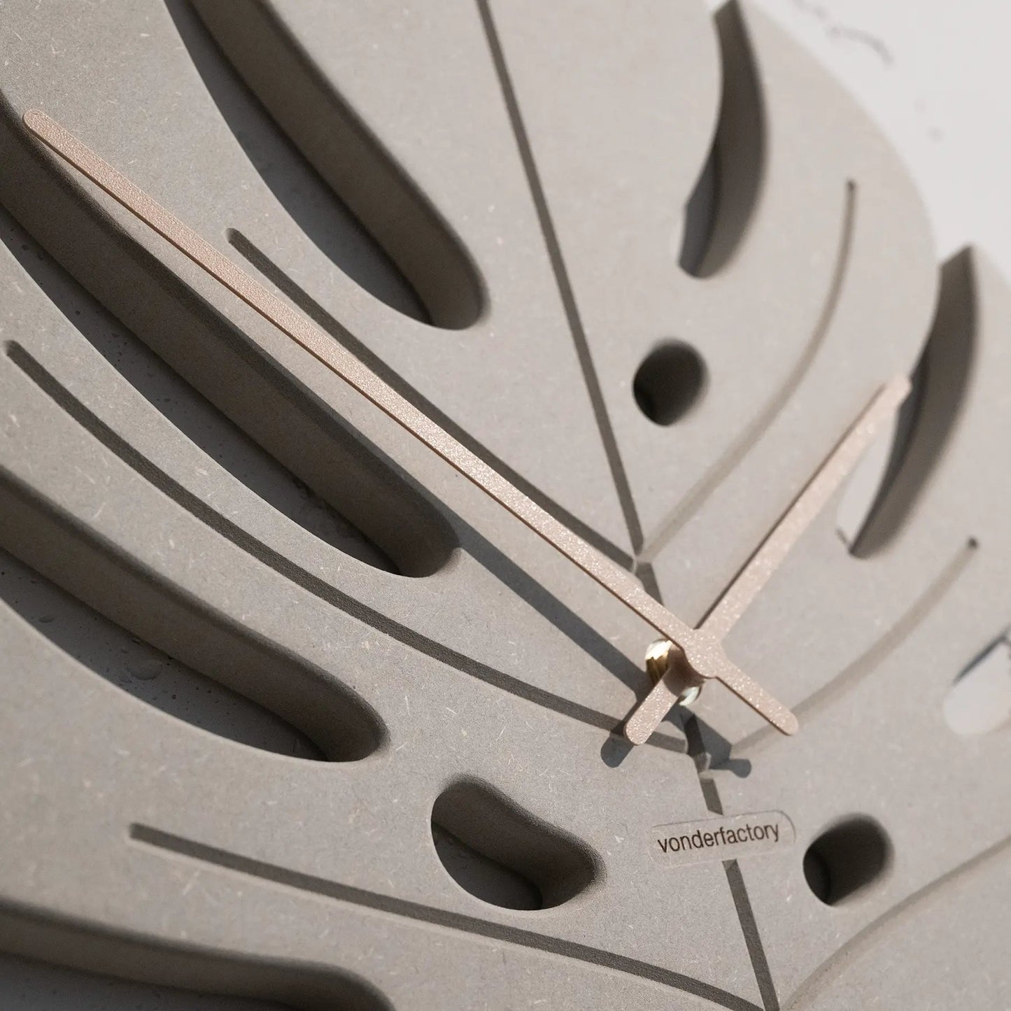 LUXHORA Monstera – Wanduhr von der Factory
