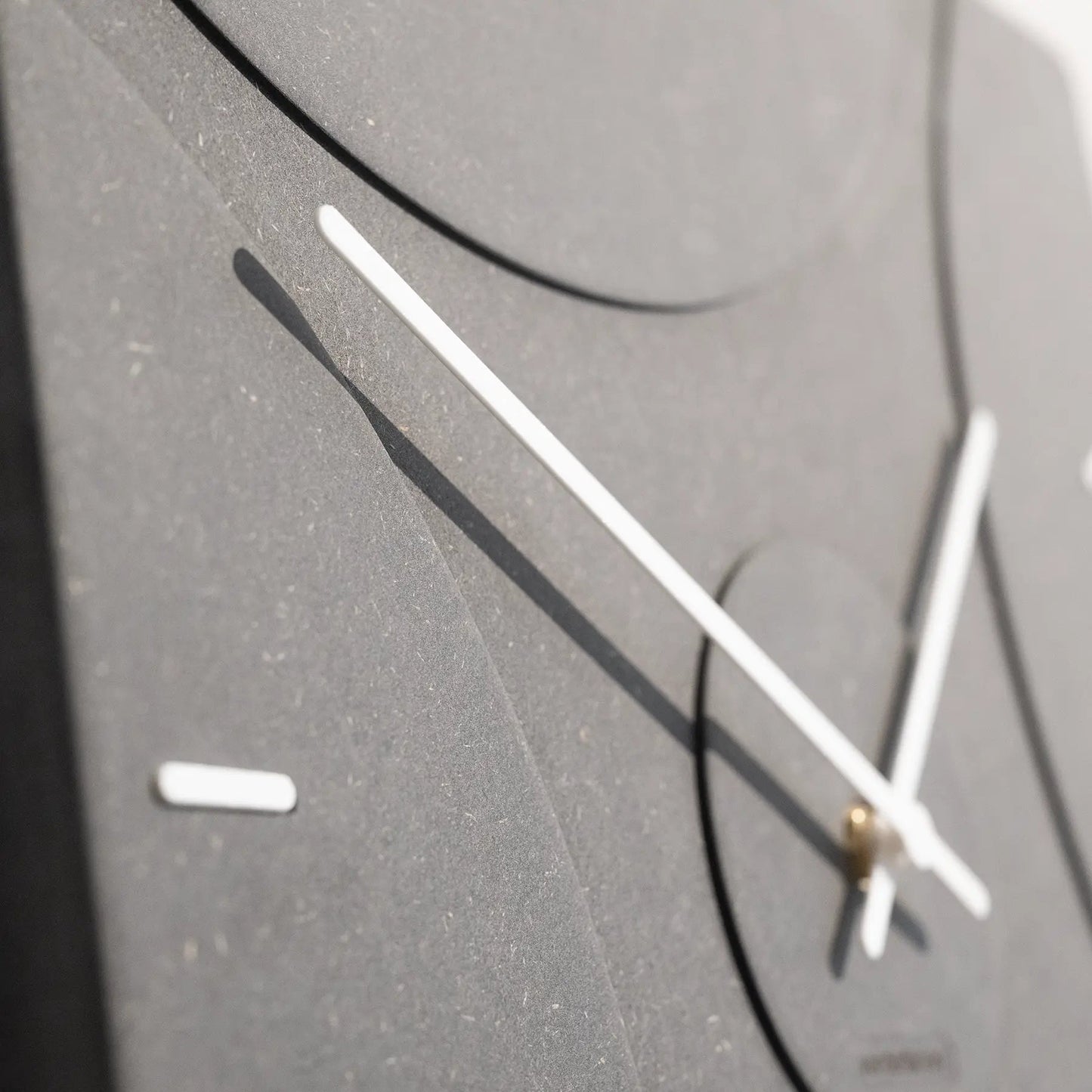 LUXHORA Quadriva – Wanduhr von der Factory