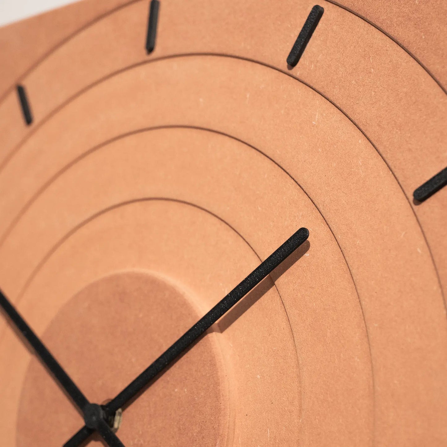 LUXHORA Arenora – Wanduhr von der Factory