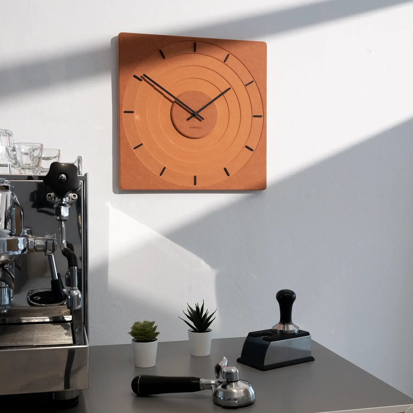 LUXHORA Arenora – Wanduhr von der Factory