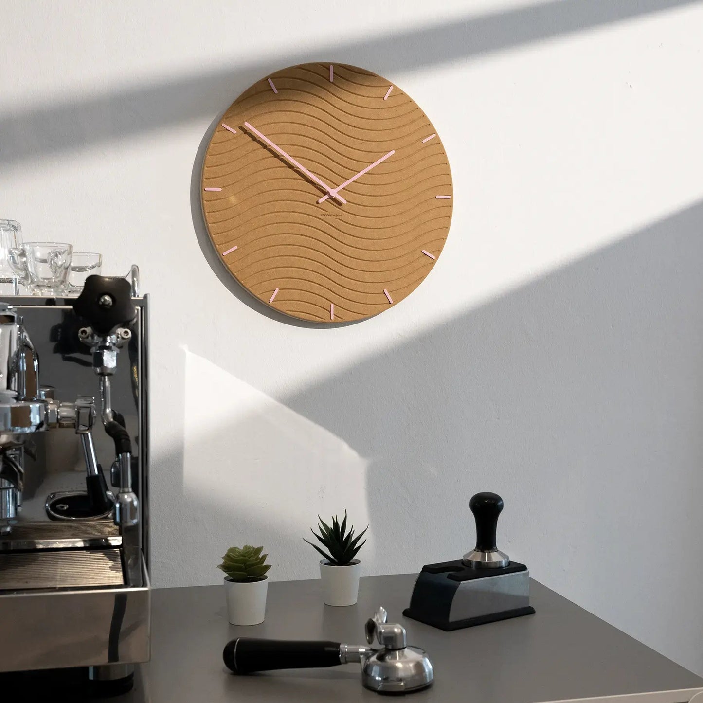 LUXHORA Rivella – Wanduhr von der Factory