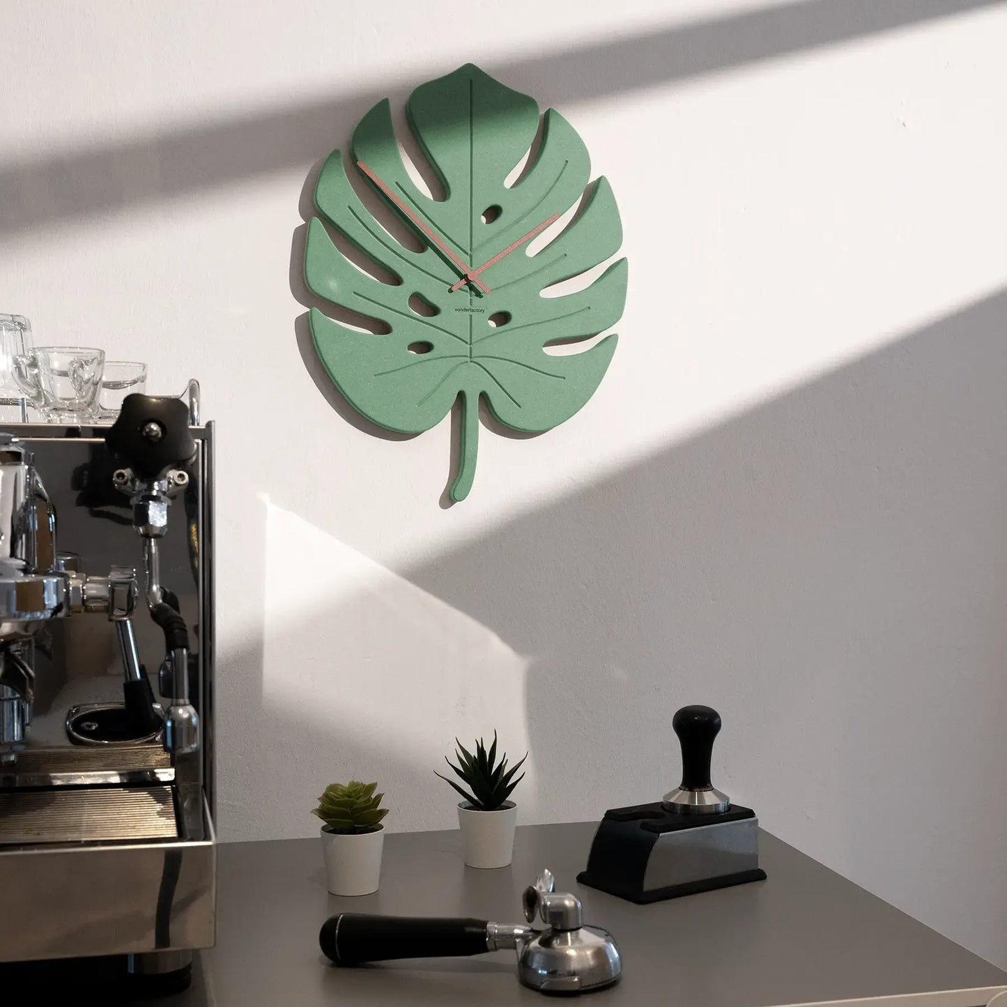 LUXHORA Monstera – Wanduhr von der Factory