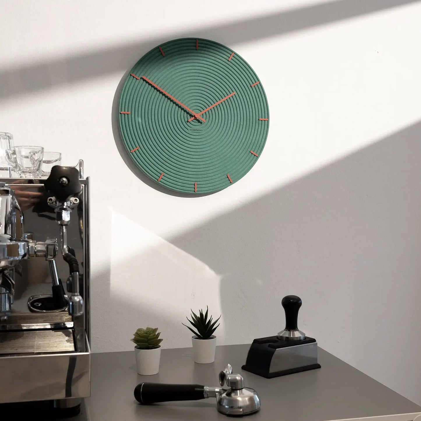 LUXHORA Concentra – Wanduhr von der Factory