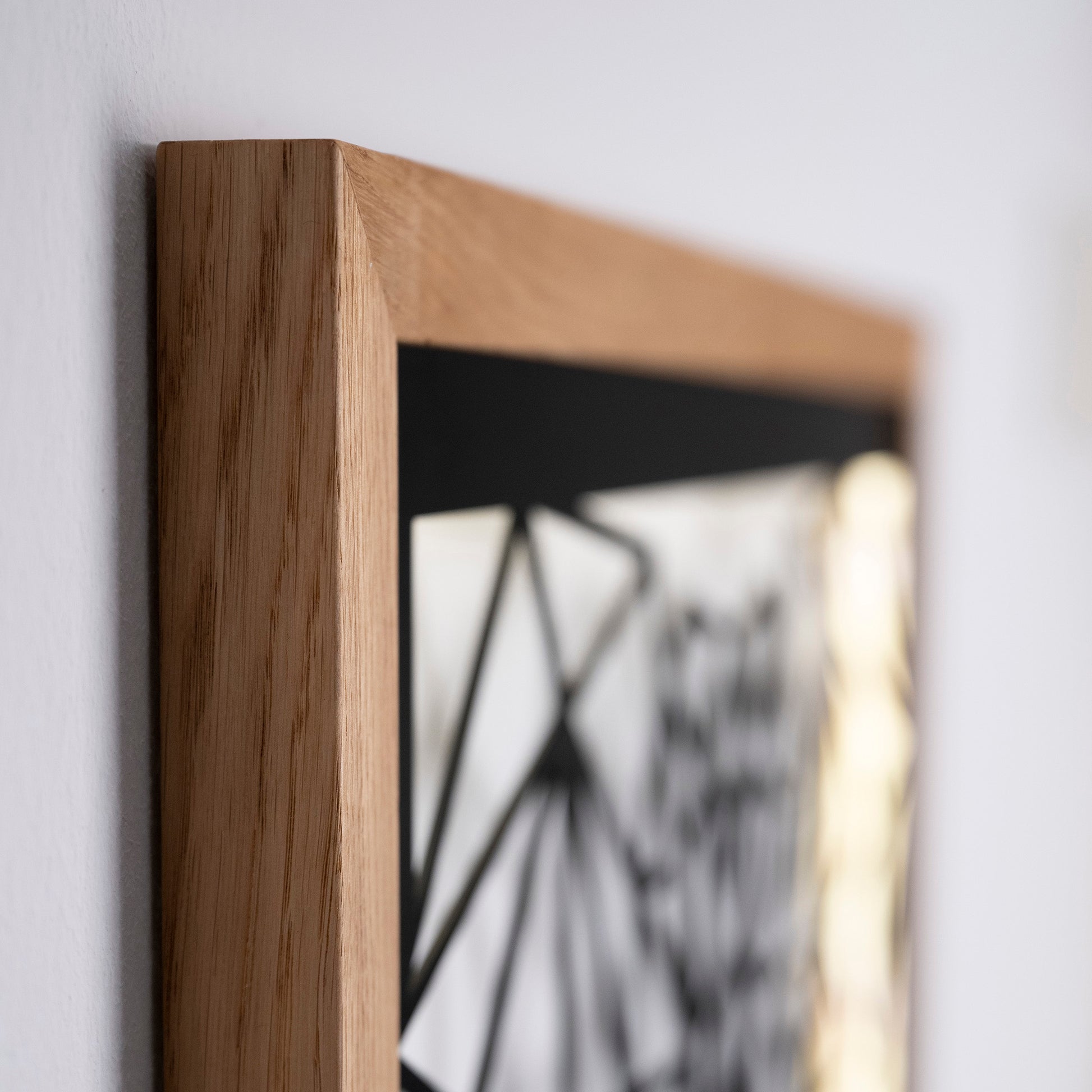 Prismis Wandbild Stahl Schwarz und Eichenholzrahmen - Elefant - Detail Rahmen