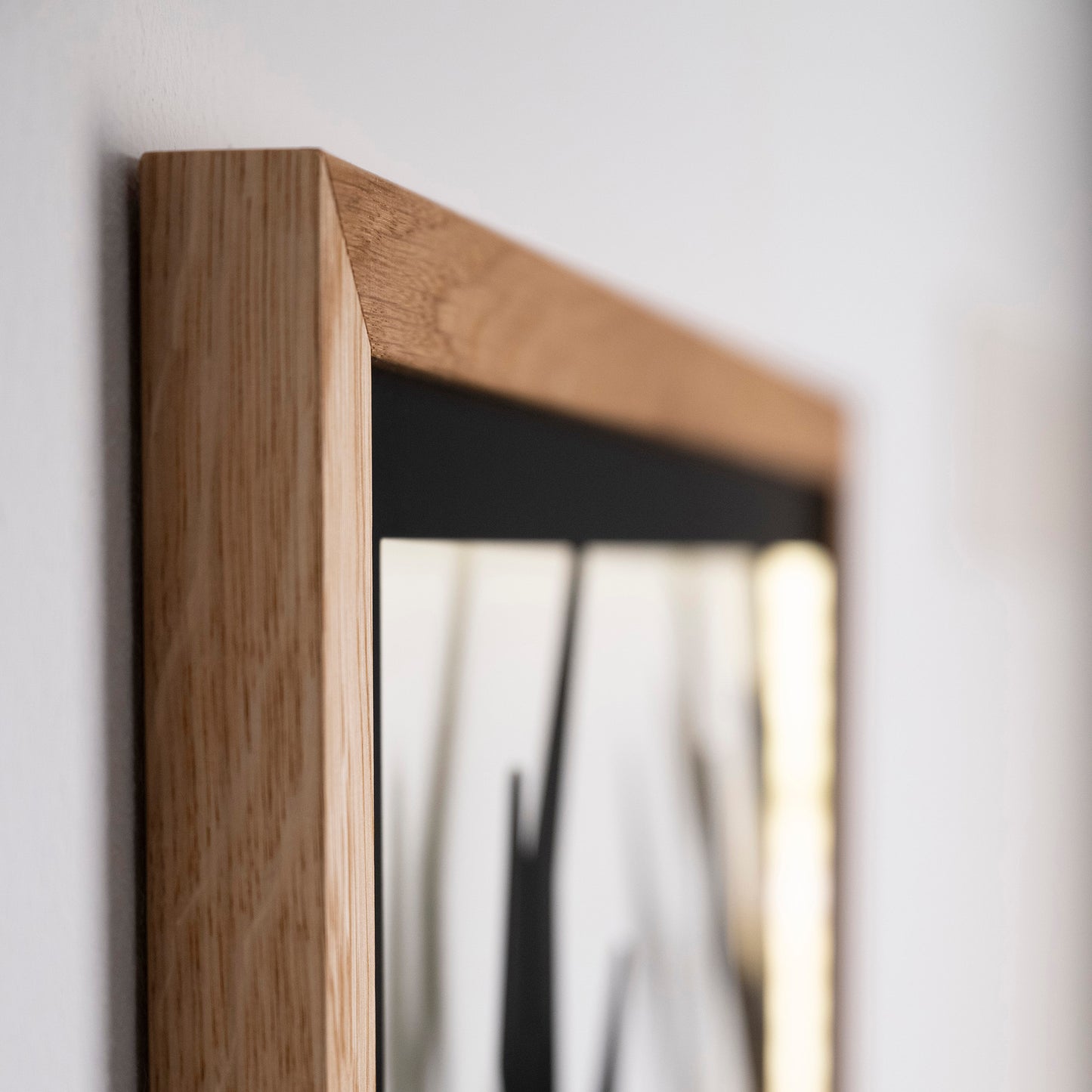 Prismis Wandbild Stahl Schwarz und Eichenholzrahmen - Hirsch - Rahmen Detail