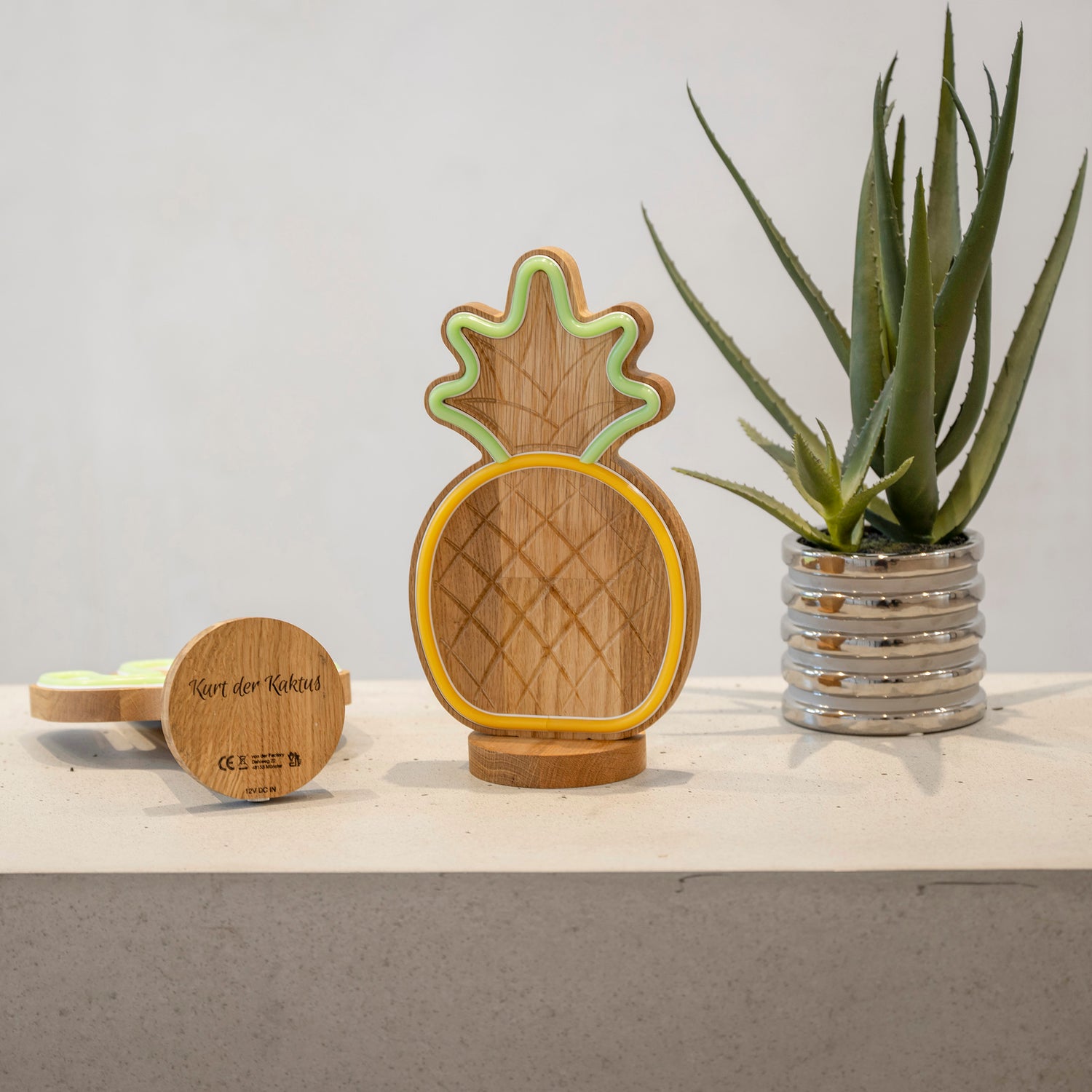 Lignulux LED Lampe aus Eichenholz- Kaktus und Ananas