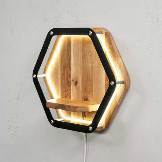 Luminara Wandpodest aus Eichenholz und schwarzem Metall mit LED - gedimmt beleuchtet