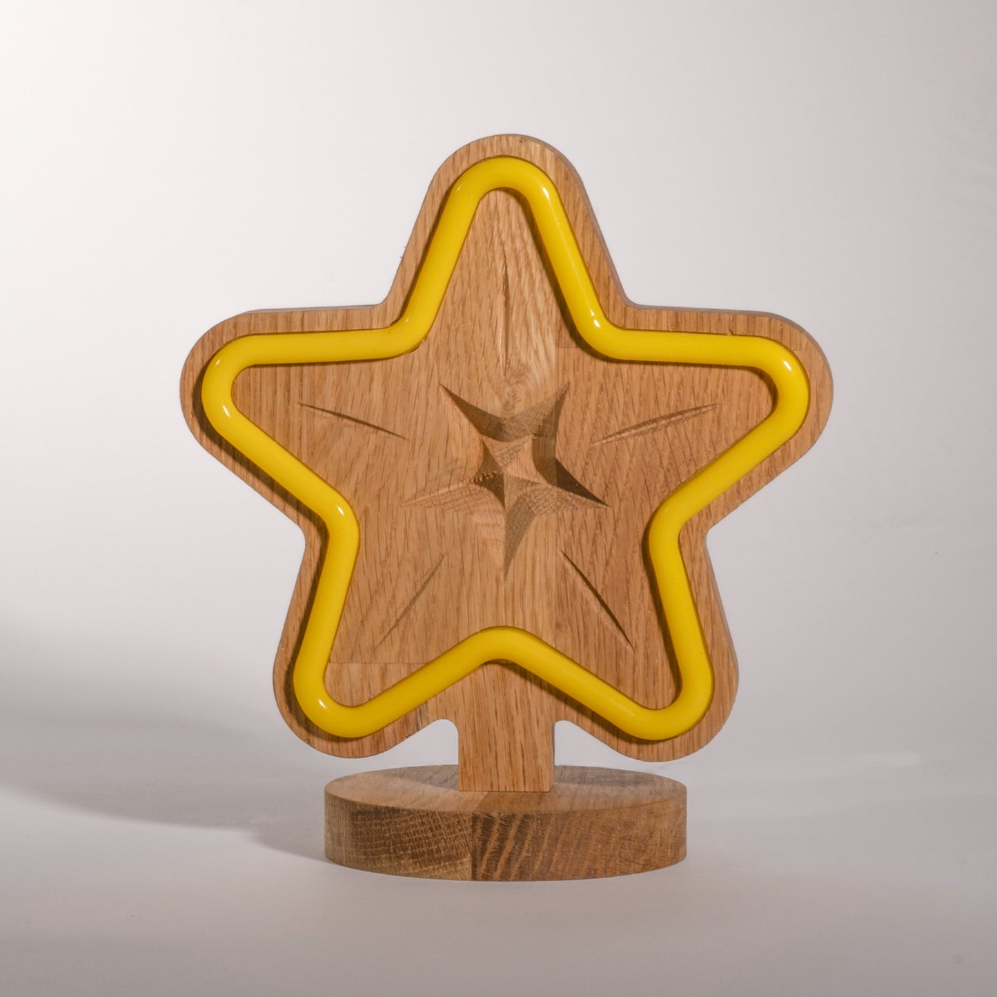 Leo la Estrella Brillante - Lámpara de Neón LED en Madera de Roble