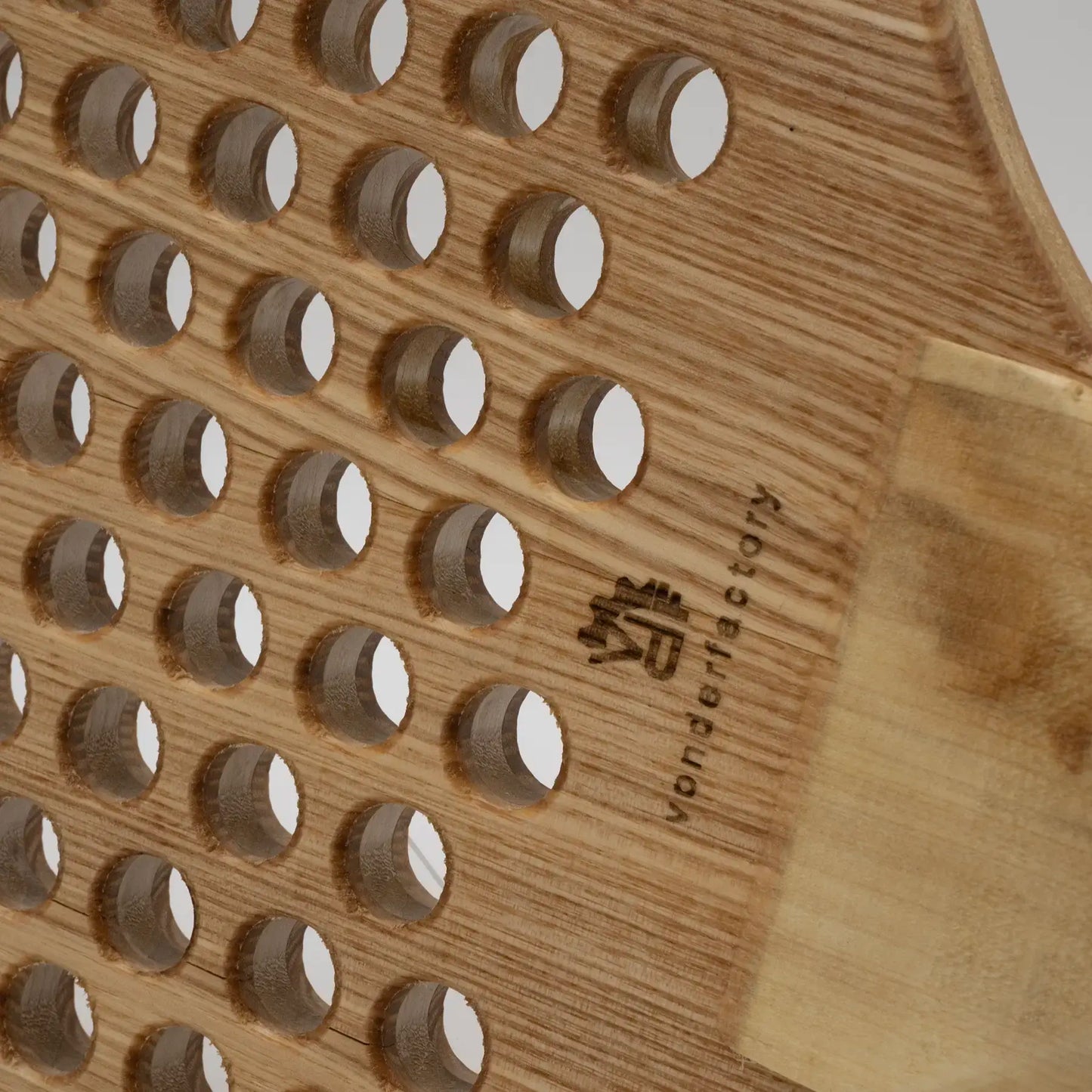 VON DER FACTORY X HOMEBEIS – Speckbrettschläger