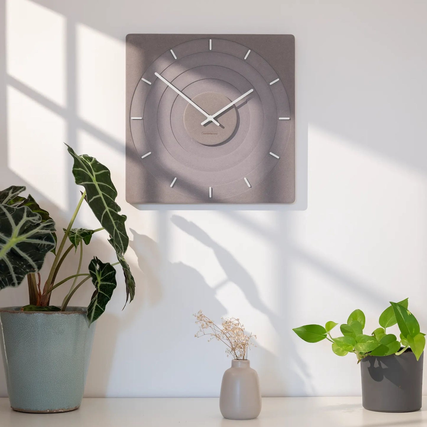 LUXHORA Arenora – Wanduhr von der Factory