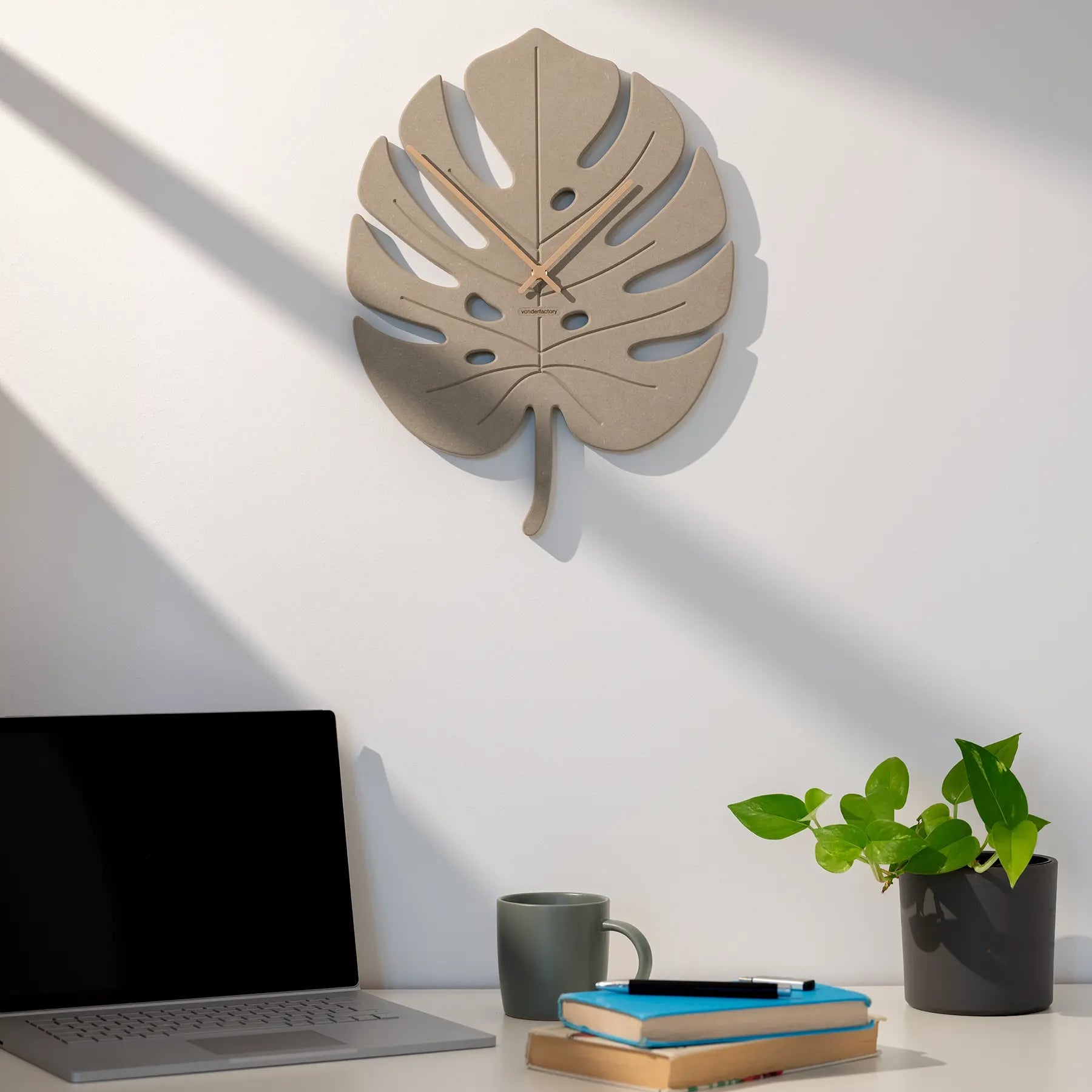 LUXHORA Monstera – Wanduhr von der Factory