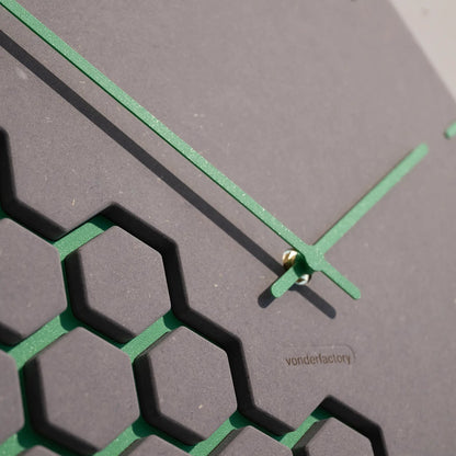 Luxhora Fragmenta – Wanduhr von der Factory