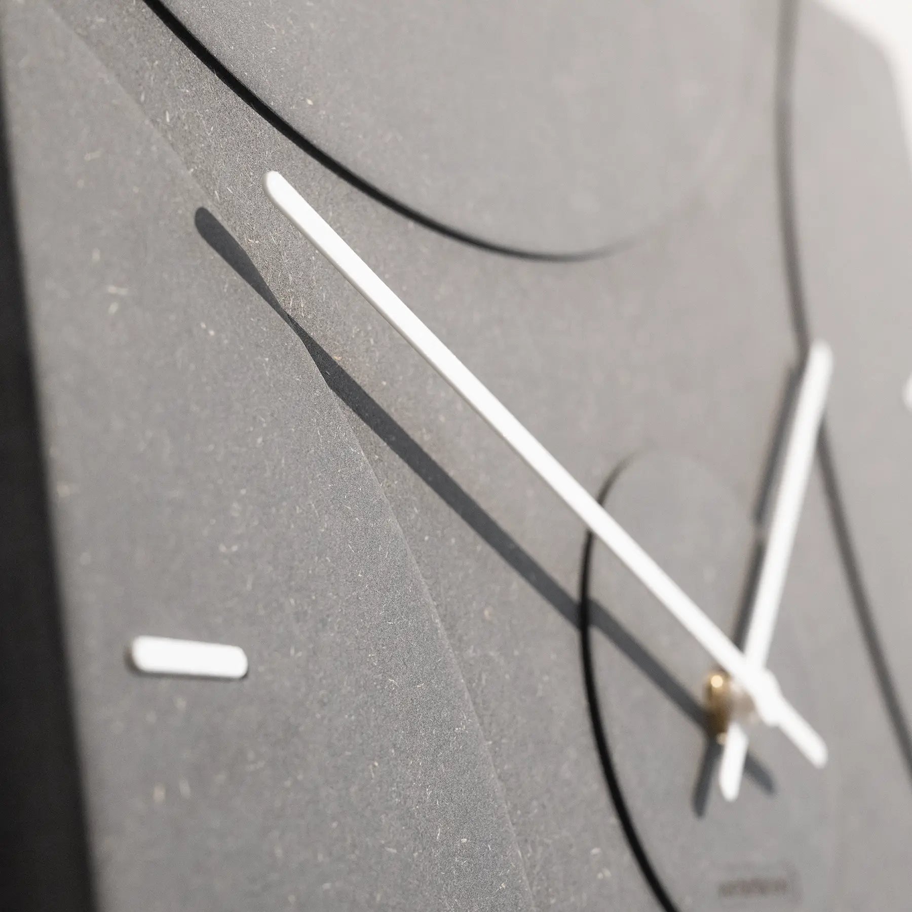 LUXHORA Quadriva – Wanduhr von der Factory