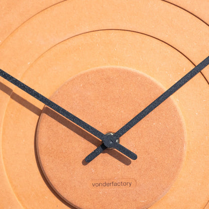 LUXHORA Arenora – Wanduhr von der Factory