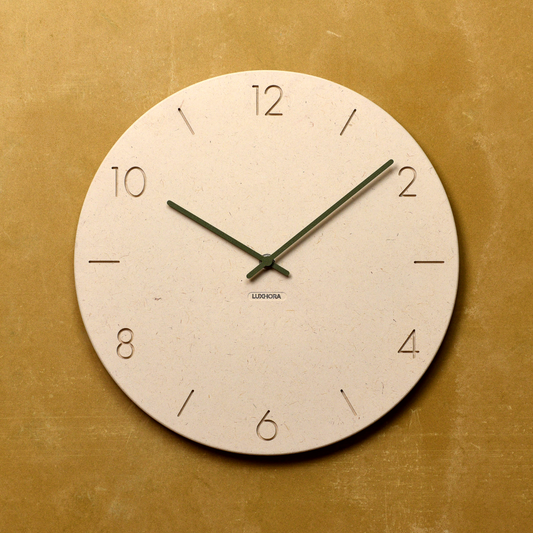 LUXHORA Sena Wanduhr in Valchromat Cremeweiß an einer Wand