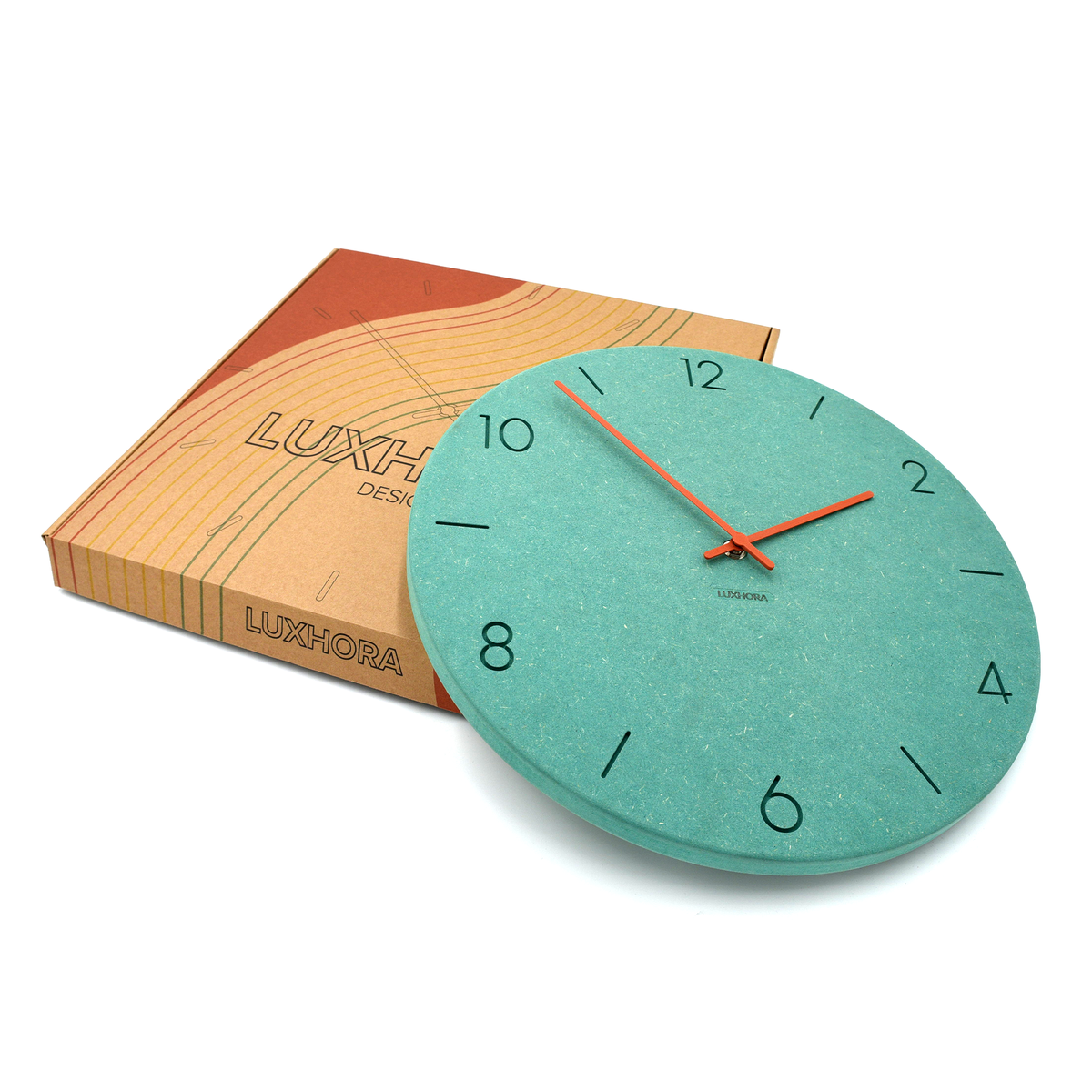 LUXHORA Sena Wanduhr in Valchromat Minzgrün vor ihrer Verpackung